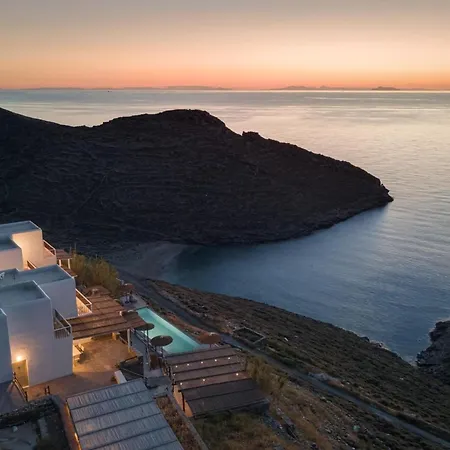 Exquisite Kythnos | Elia | 4 Bedrooms | Located On Top Of Kastella Beach | Shared Infinity Pool | Panoramic Vistas Of Aegan Sea | Stimata 빌라 *
